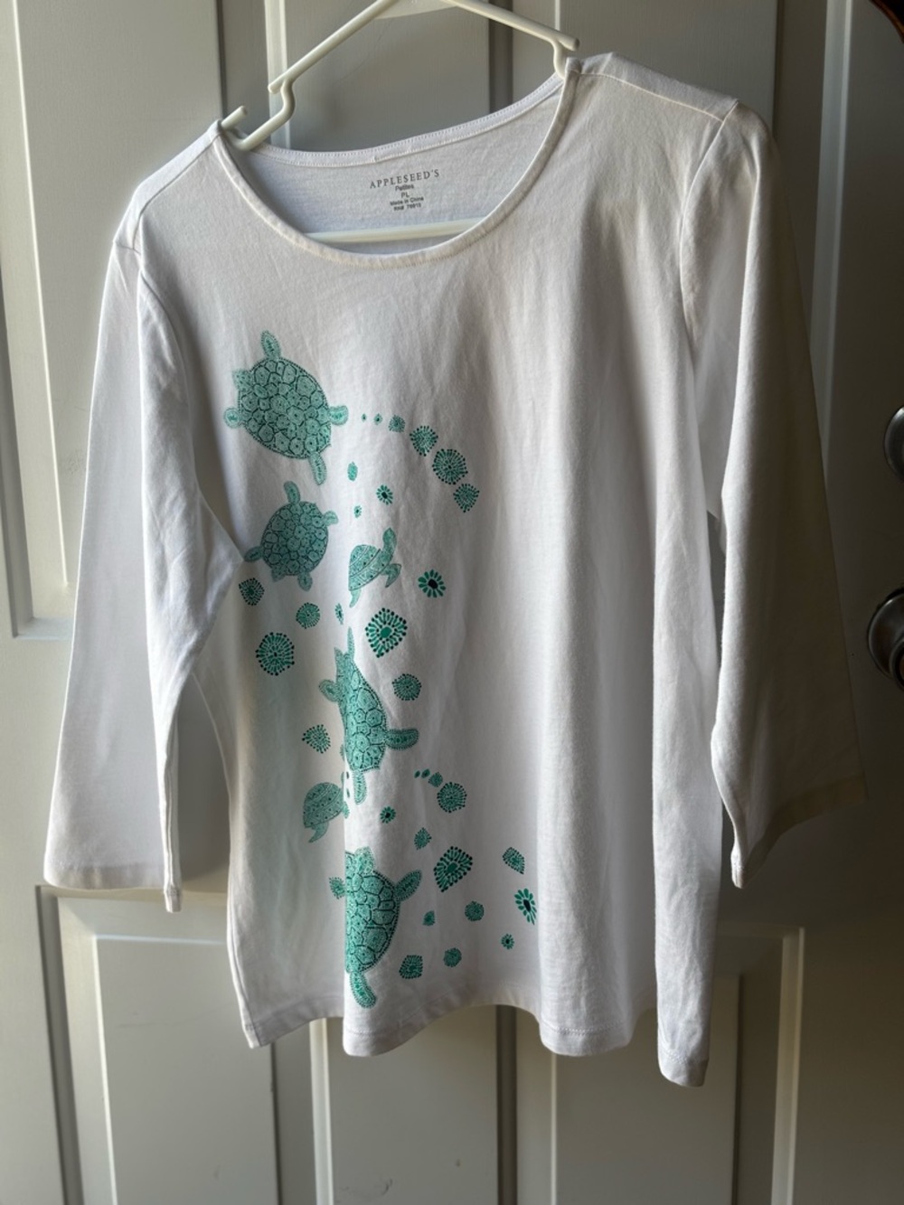Appleseed's White Long-Sleeve Tee with Teal Turtle Print